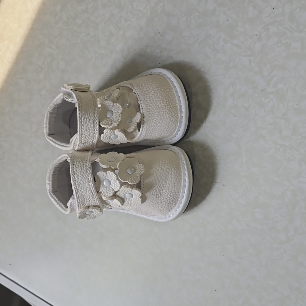 Jack and Lily‎ sandals size 4
